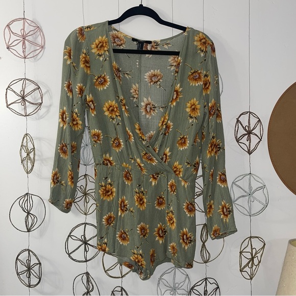 Cutest forever 21 Daisy romper / jumpsuit - Picture 5 of 11